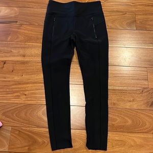 Athleta athletic tights/pants with back key/card pocket and 2 front pockets
